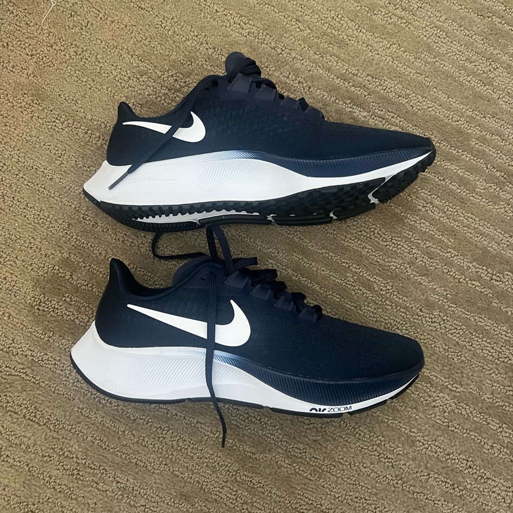 Nike womens air zoom Navy Sz 8.5 new without box